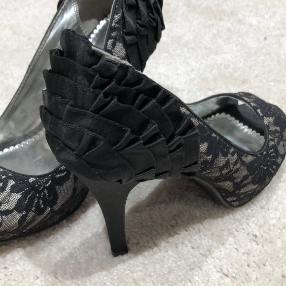 Fancy shoe - Picture 4 of 4